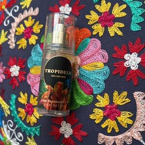 BBW New Tropidelic fragrance mist
